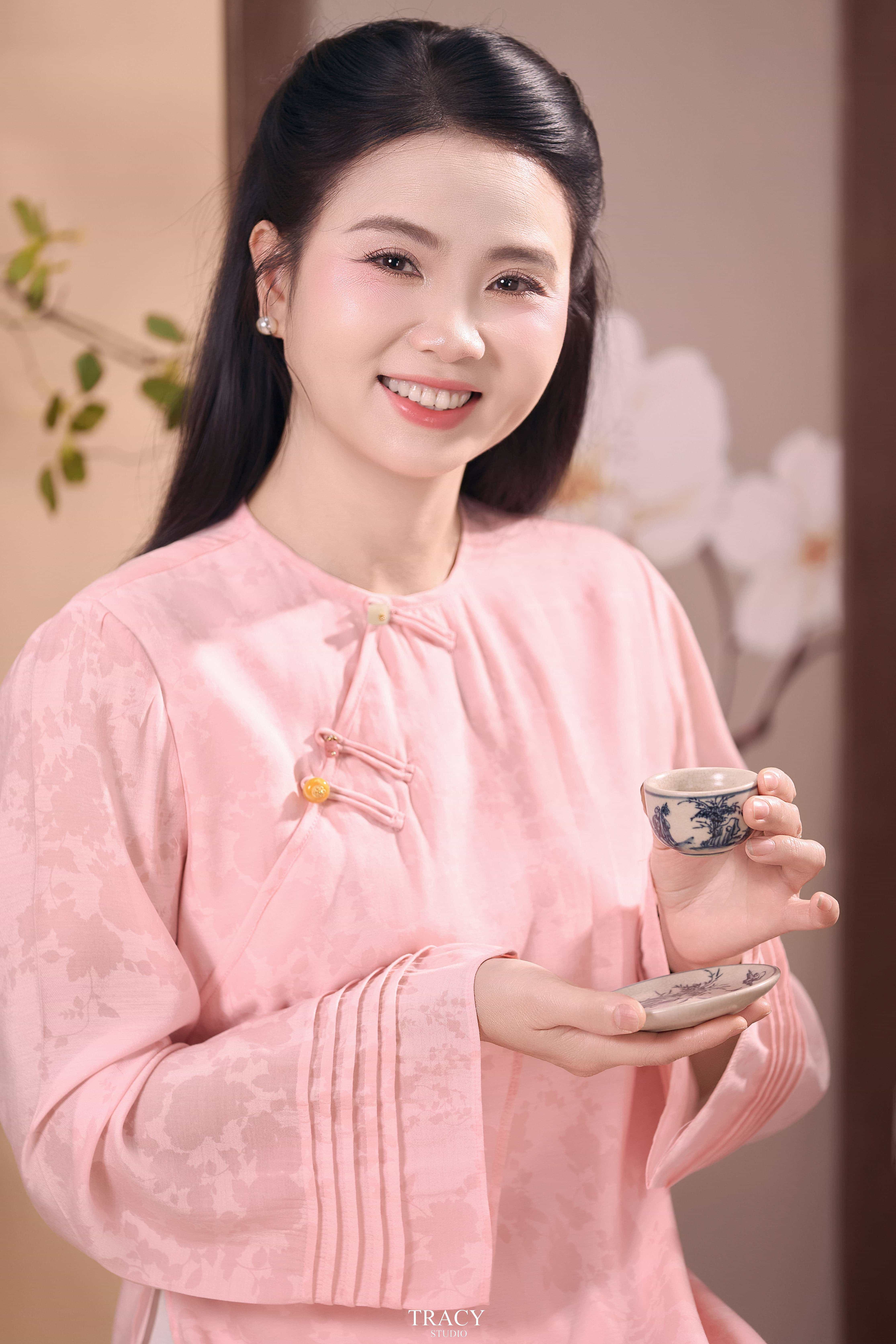 frontend/img/gallery/anh-tet-yem-ao-dai/tracy-studio-chup-concept-tet-me-con (11).jpg